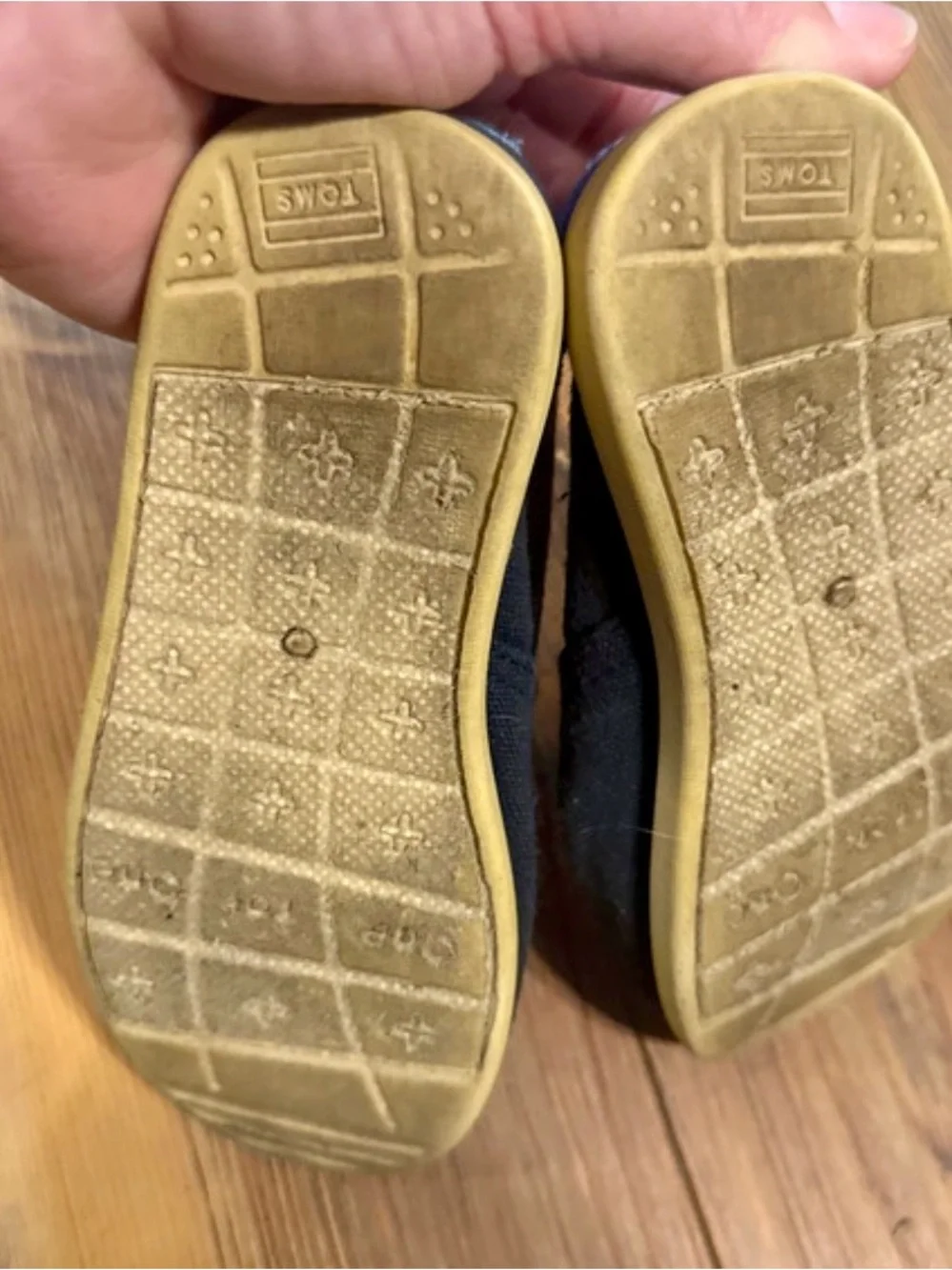 TOMS Kids Classic Canvas Slip-On Shoes in Navy toddler size 9